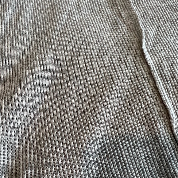 We The Free Gray Mock neck Top Fitted Cuffed Sleeves - Picture 6 of 8